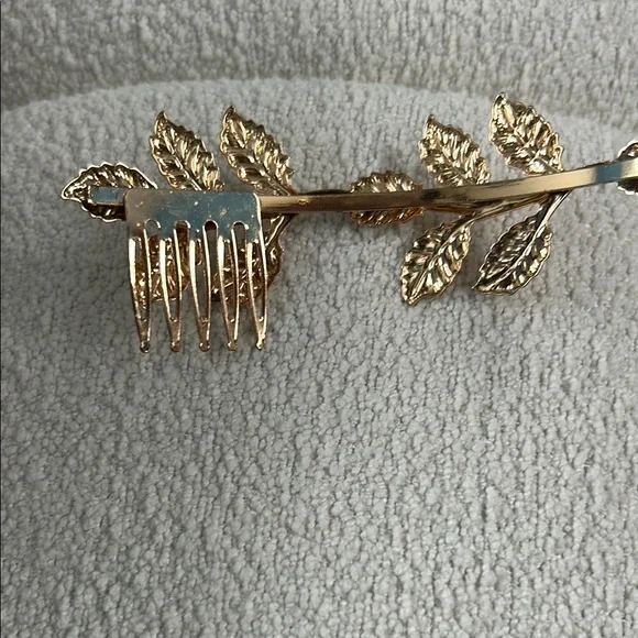 Girls Gold Leaf Hair Accessory NWT - Picture 2 of 8